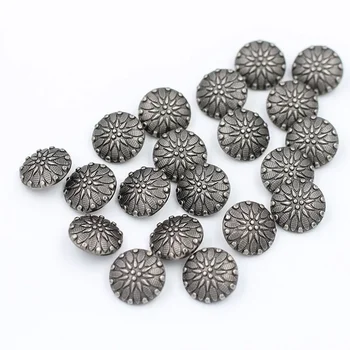 50 adet / torba 21mm Giyim Retro Düğmeler Erkekler ve Kadınlar Küçük Takım Elbise Ceket Kabartmalı Metal Antika Gümüş Düğmeler